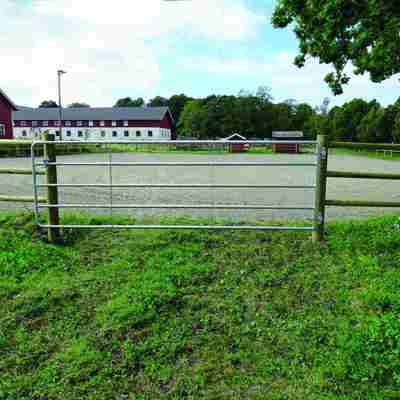 Bagved en teleskoplåge er der en ridebane