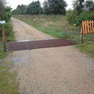 På midten af stien er der en færist