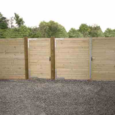 En dobbelt port og låge i det flotte Lund design