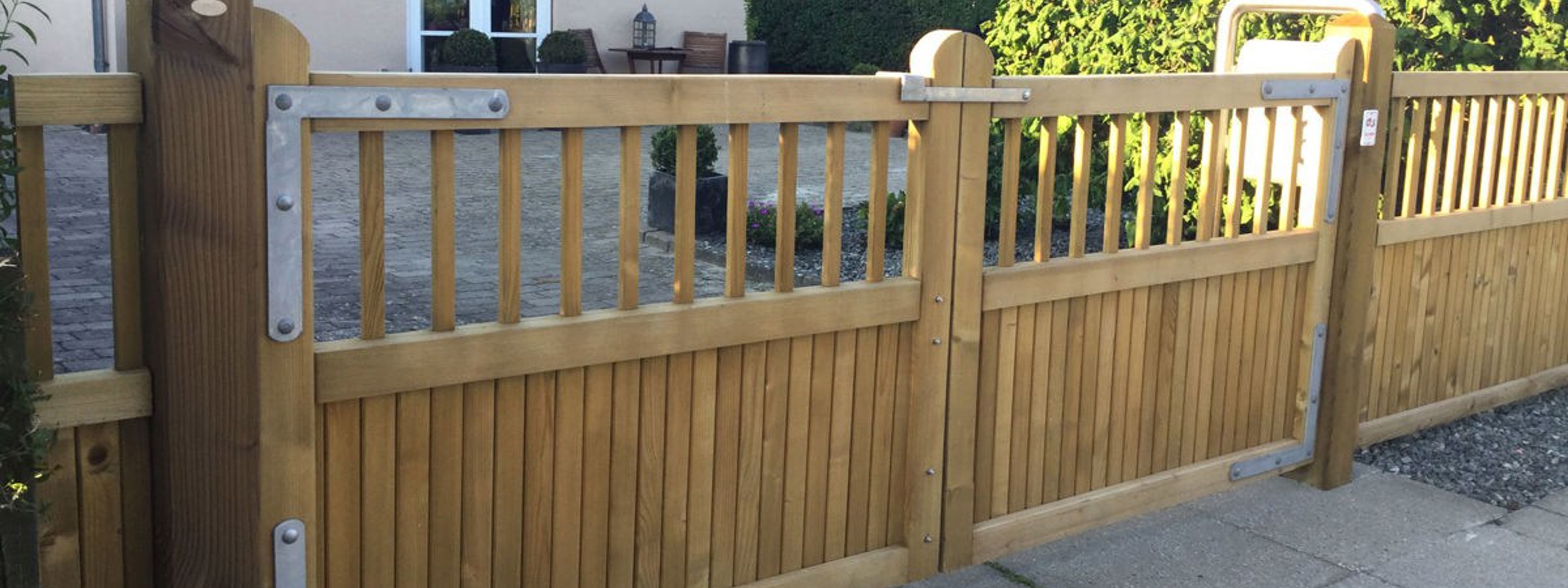 Låge i Country Garden designet. Smart og effektiv ind- og udgang