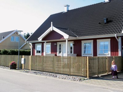 Terndrup stakittet indrammer en have, for familiens sikkerhed