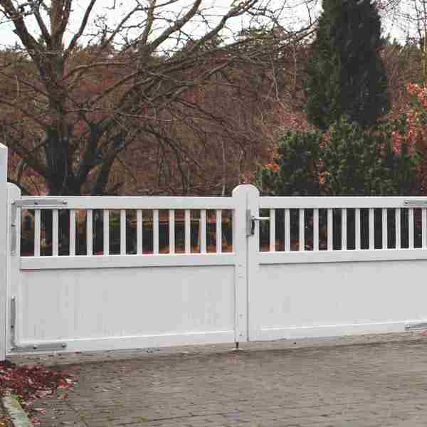 En dobbeltlåge i det flotte Country Garden design. I dette tilfælde er lågen malet hvid