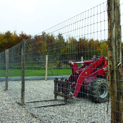 En virksomhed har fået monteret multinet for at øge sikkerheden for deres maskiner