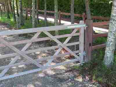 Låge, der mangler at blive olieret