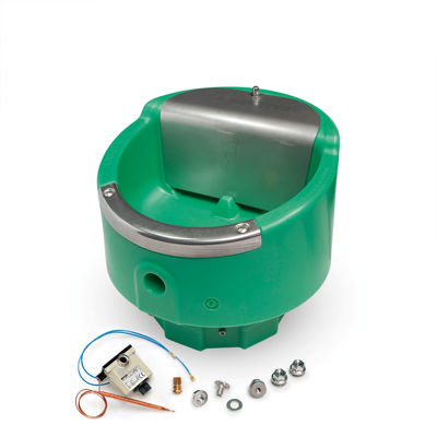 Grøn drikkekop med rustfri stålindsats og tilhørende monteringsdele.