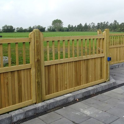 Country Garden i trykimprægneret træ, som pynter enhver have