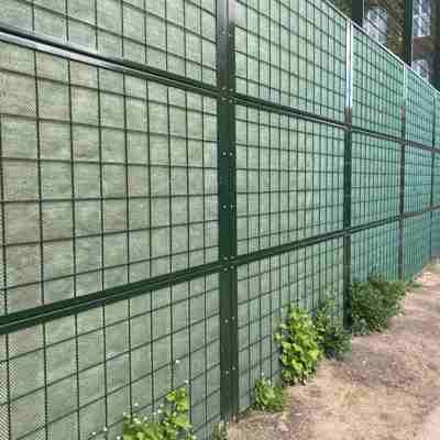 Noistop Steel støjhegn i grøn RAL 6005